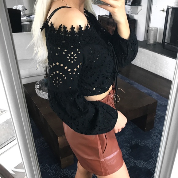 🆕 BLACK PERFORATED LONG SLEEVE TIE FRONT CROP TOP - Picture 3 of 13